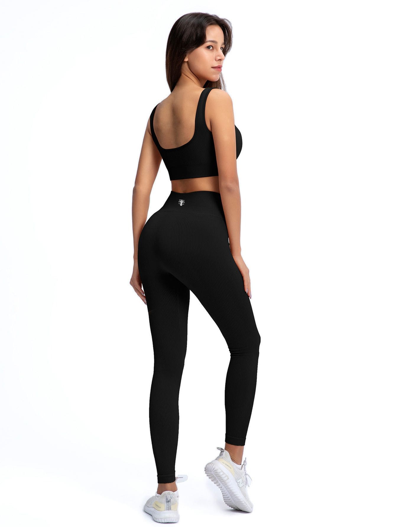 Conjunto Deportivo Essential Comfort Fit (Top + Leggings) - Imagen de 8